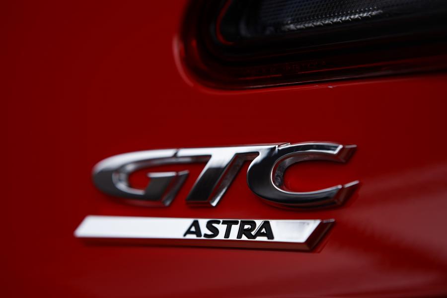  Vauxhall Astra GTC 2012 года  (фото 14 из 62)